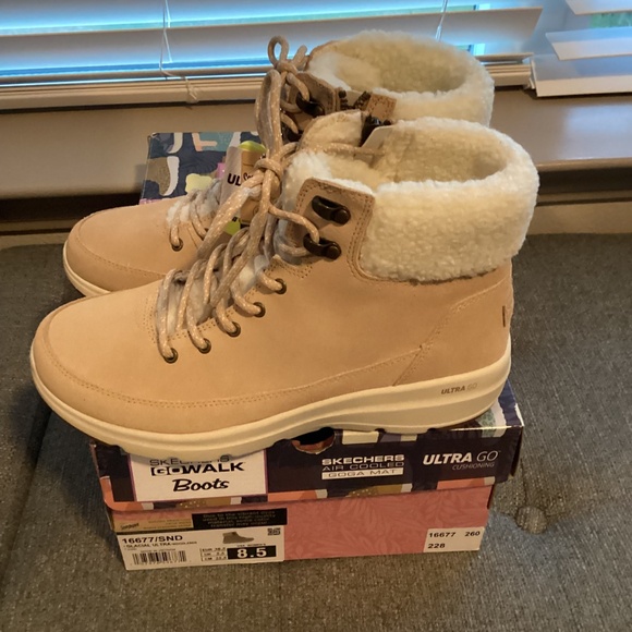 Skechers Women’s On the Go Glacial Ultra - Woodlands Winter Boots, size 8.5 - Picture 6 of 10